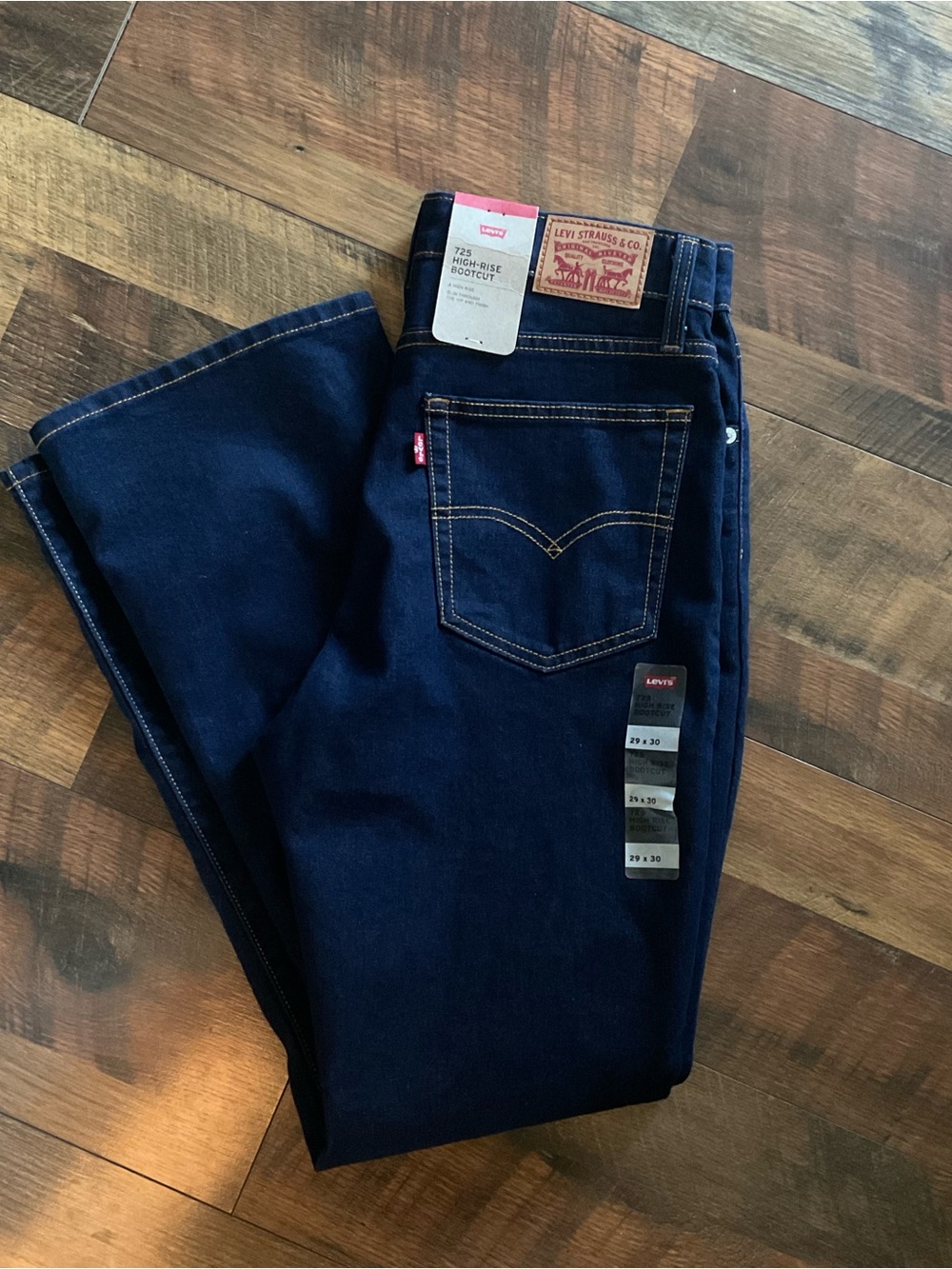 Levi’s 725 High Rise Bootcut Jeans 29 X 30 NWT